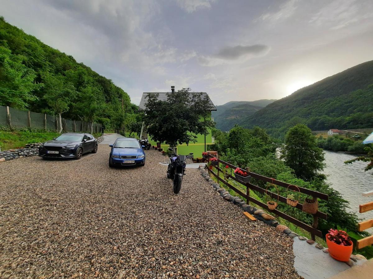 Apartmani Vila Na Drini Foca Esterno foto