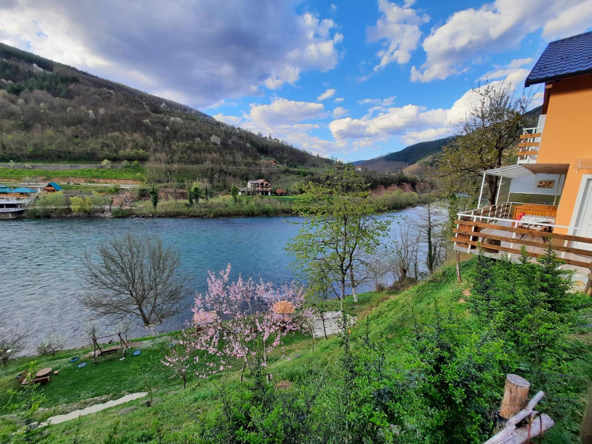 Apartmani Vila Na Drini Foca Esterno foto